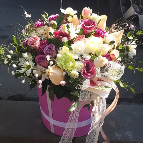 шляпная коробка с цветами в Покровске фото