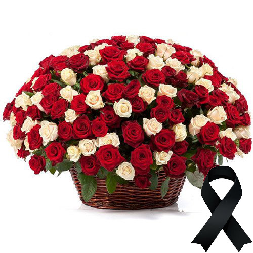 Фото товара 100 красно-белых роз в корзине в Покровске