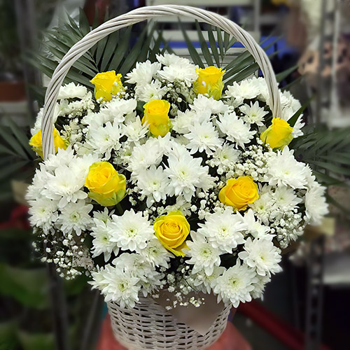 Фото товара Корзина "Белые хризантемы, жёлтые розы" в Покровске