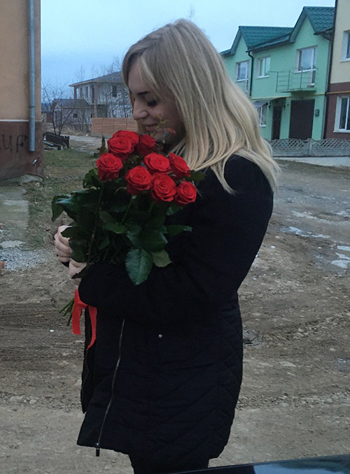 9 красных роз в Покровске фото