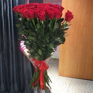25 высоких импортных роз в Покровске фото